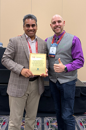 Mevan Jayasinghe accepting the Academy of Management's, HR Division, Dave P. Lepak Service Award